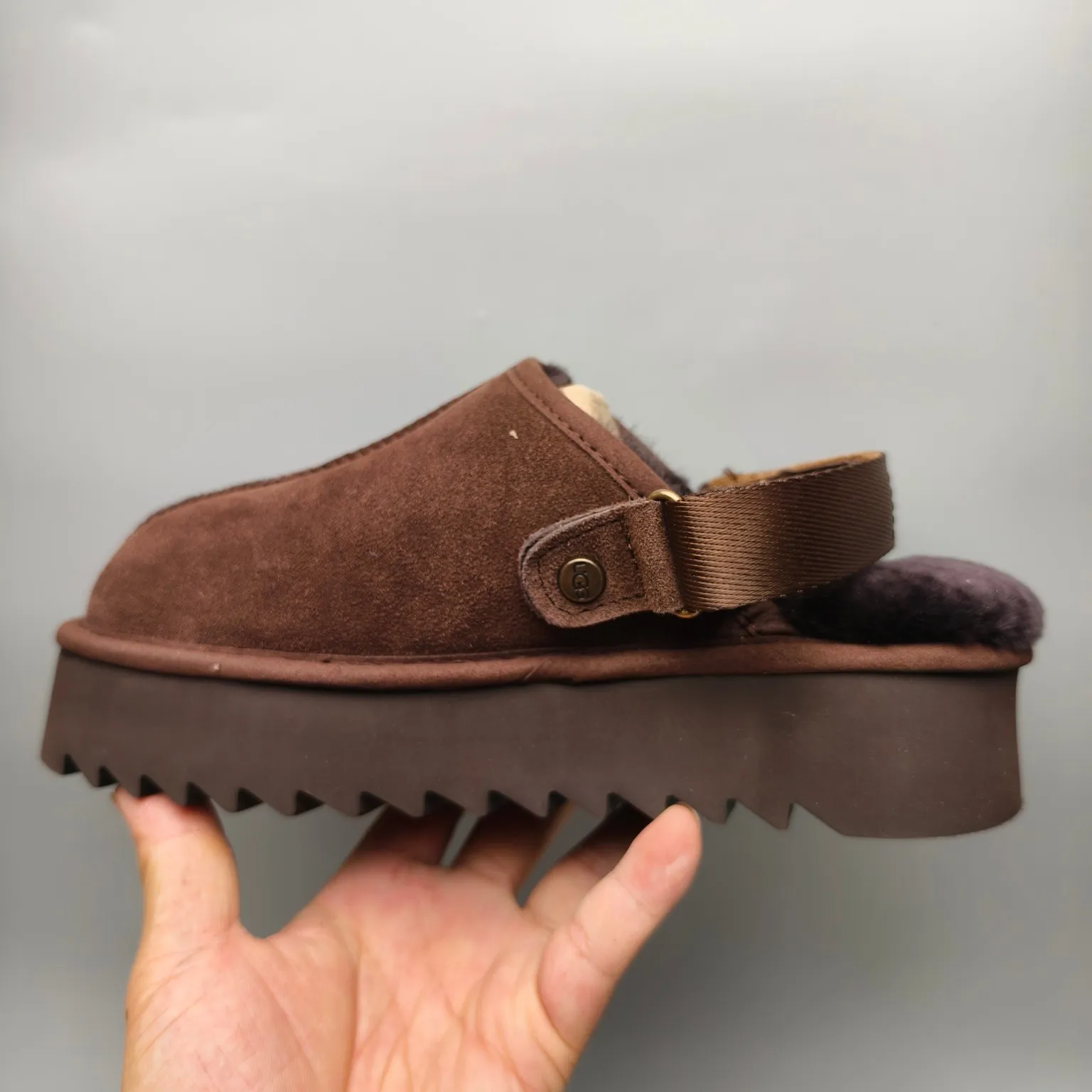 💰440 UGG sheepskin all-in-one snow boots 6734 thick-soled magic buckle dual-purpose slippers Color: Maroon Black Chocolate Matching code: 35-40